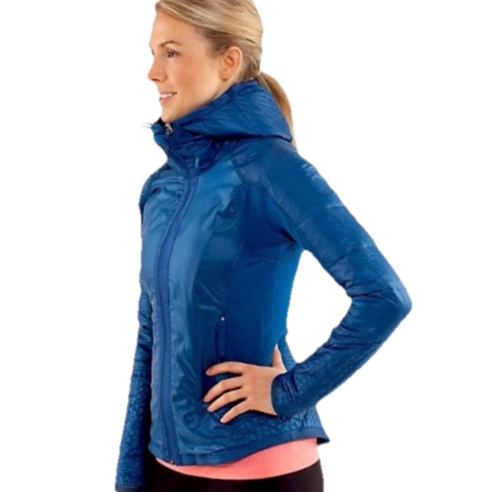Lululemon Run: Bundle Up Puffer Jacket in Limitless Blue